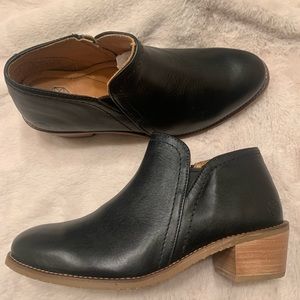 Never been worn: Xena women’s GRAVITY SAFETY SHOE